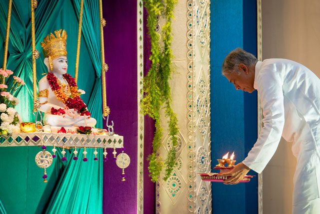 aarti of Lord Simandhar Swami